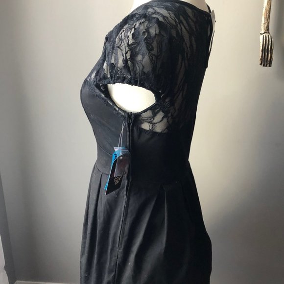 Hot Topic Black Lace Bubble Dress Large NWT Goth - Picture 3 of 5